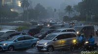 BMKG menghimbau seluruh masyarakat agar tetap waspada dan berhati-hati terhadap potensi cuaca ekstrem. Diantaranya puting beliung, hujan lebat disertai kilat/petir, hujan es, dan lain-lain.