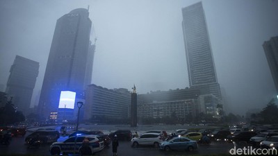 Waspada Bibit Siklon Tropis 94W di Indonesia