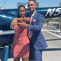 William kemudian mengatakan bahwa Britney boleh mencoba kelima cincin tersebut atau hanya memilih satu cincin favoritnya. Britney mencobanya, dan menjatuhkan pilihan di salah satu cincin berlian tersebut.  Foto: Instagram/@ichillwillfixit