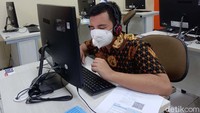 Waktu pelaksanaan ujian dan jumlah soal antara peserta disabilitas dan non disabilitas tidak jauh berbeda. Hanya saja, peserta penyandang disabilitas menggunakan alat dan sistem tambahan. Alat yang dimaksud yaitu sistem NVDA (pembaca layar), program pembaca layar yang memungkinkan para tunanetra untuk menggunakan komputer dengan sistem windows. Soal yang ada dalam komputer akan dibacakan melalui sistem tersebut.