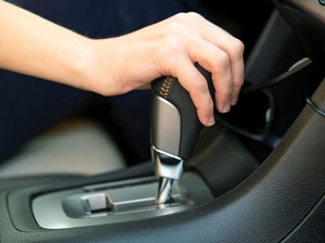 Beli Mobil Baru, Mending Pilih Transmisi Manual atau Otomatis?