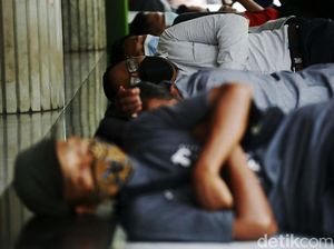 Aksi Tidur Berjamaah di Masjid saat Ramadhan