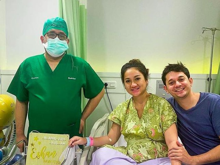 Andrew Andika dan Istri Dikaruniai Anak Pertama