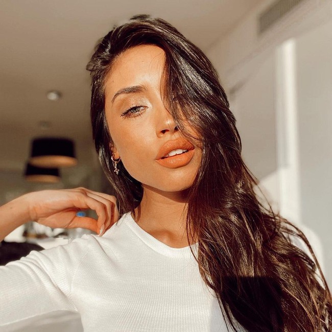 Terakhir Antonella tercatat pernah bekerja sebagai asisten toko sebelum memulai karier di dunia hiburan. Foto: Instagram @delmonteanto