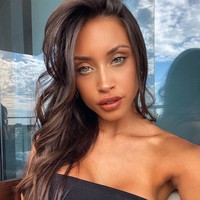 Di Instagram, model berusia 24 tahun ini dikenal sebagai mengunggah potret seksi. Foto: Instagram @delmonteanto