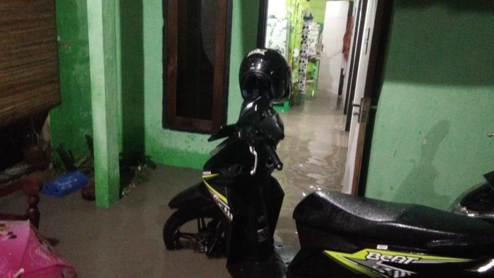 banjir di madiun rendam rumah warga