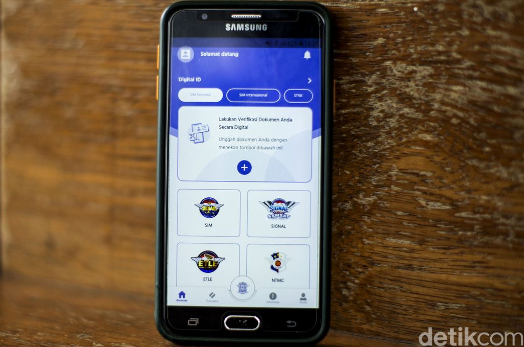 Aplikasi untuk mengurus Surat Izin Mengemudi (SIM) secara online telah diluncurkan beberapa hari lalu. Meski begitu, aplikasi itu tampak tak bisa diakses.
