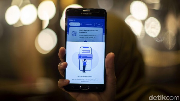 Belum Lama Diluncurkan, Aplikasi SIM Online Tak Bisa Diakses Aplikasi untuk mengurus Surat Izin Mengemudi (SIM) secara online telah diluncurkan beberapa hari lalu. Meski begitu, aplikasi itu tampak tak bisa diakses.