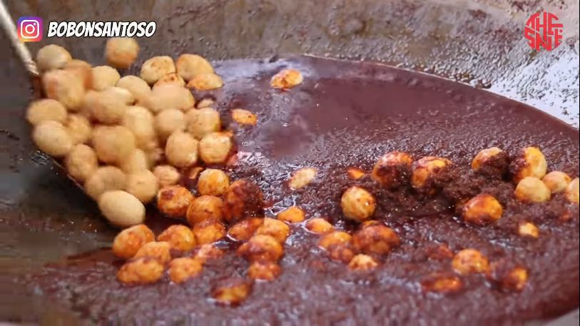 Momen Bobon Santoso Masak Jumbo untuk Dibagikan ke Warga Sekitar.