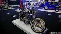 Tak cuma mobil, ada juga brand kendaraan roda dua sebanyak 9 merek yaitu Astra Honda Motor, Benelli, Italjet, Kawasaki, NIU, Royal Alloy, Royal Enfield, Selis, Velocifero. Ditambah puluhan brand Aftermarket selama sebelas hari gelaran IIMS Hybrid 2021