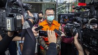 Dalam perkara ini, Edhy Prabowo didakwa melanggar Pasal 12 huruf a atau Pasal 11 UU RI Nomor 31 Tahun 1999 tentang Pemberantasan Tindak Pidana Korupsi sebagaimana diubah dengan UU RI Nomor 20 Tahun 2001 tentang Perubahan Atas UU RI Nomor 31 Tahun 1999 tentang Pemberantasan Tindak Pidana Korupsi jo Pasal 55 ayat 1 ke-1 KUHP jo Pasal 65 ayat 1 KUHP. 