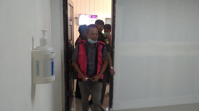 eks kades di Sumatera Selatan ditahan usai terlibat pungli pembuatan sertifikat tanah (Dok Kejari Sumsel)