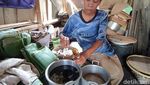 Proses Pembuatan Jemunak, Cemilan yang Hanya Ada di Bulan Ramadan