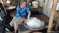 Salah satu pembuat jemunak bisa ditemui di Kampung Karaharjan, Desa Gunungpring, Kecamatan Muntilan.  Foto: detikFood/Eko Susanto
