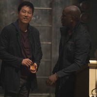 Han Lue menjadi kemunculan yang mengejutkan di Fast & Furious 9. Sebab karakternya diceritakan meninggal dalam Fast & Furious: Tokyo Drift. Sung Kang menjadi aktor yang memerankannya. Foto: Giles Keyte/Universal