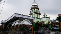Masjid Baiturrokhmah yang berdiri sejak tahun 1938 menjadi salah satu masjid bersejarah yang ada di Kota Cimahi, Jawa Barat.