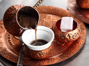 Ini Cara Ampuh Atasi Efek Buruk Berhenti Minum Kopi di Bulan Puasa
