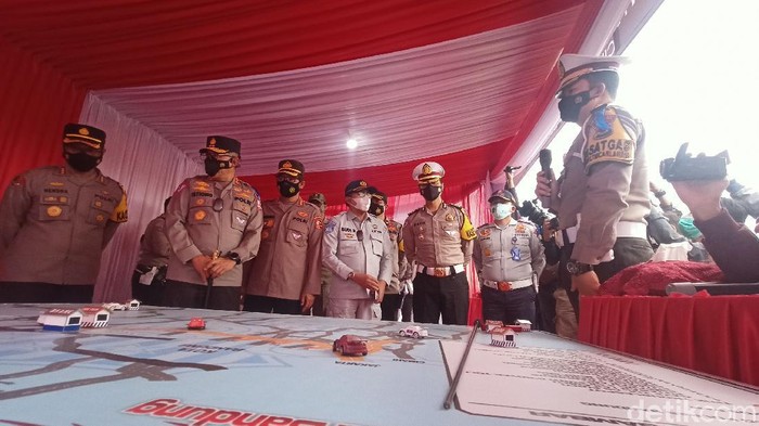 Kakorlantas mengecek kesiapan pos penyekatan di jalur selatan Jabar