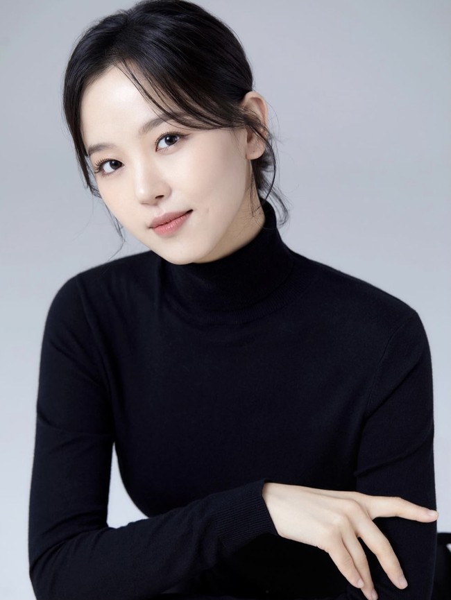 Kang Hanna mencuri perhatian sejak membintangi drama Korea Start Up. Karakternya Won In Jae, dibesarkan keluarga kaya sejak remaja. Tak heran bila ia diperhitungkan sebagai pemeran konglomerat. Foto: dok. Instagram k_hanna_