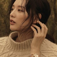 Kim Ji Won dinilai cocok berperan sebagai konglomerat, setelah membintangi The Heirs. Pemeran utama wanita yang terpilih akan dipasangkan dengan Kim Nam Gil dalam drakor Island. Foto: dok. Instagram geewonii