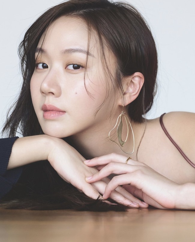 Ko Sung Hee dinilai cocok memerankan karakter Won Mi Ho yang egois dan selalu tampak sedih. Ia dikenal dengan perannya dalam drama Korea besutan Netflix, My Holo Love. Foto: dok. Instagram krnangel621