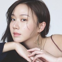 Ko Sung Hee dinilai cocok memerankan karakter Won Mi Ho yang egois dan selalu tampak sedih. Ia dikenal dengan perannya dalam drama Korea besutan Netflix, My Holo Love. Foto: dok. Instagram krnangel621