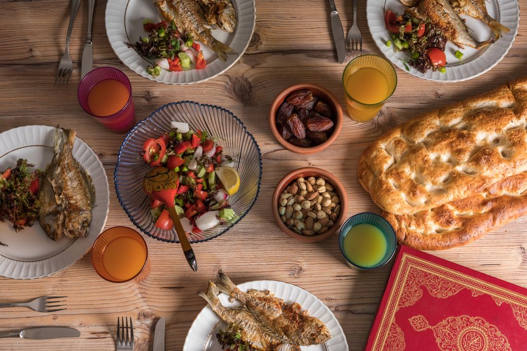 Kocak! Telat Bangun, Bocah Paksa Keluarga Makan Sahur Lagi Setelah Imsak