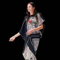 Fashion show koleksi musim dingin 2021 dari Kenzo menampilkan outerwear hingga bodysuit dengan motif floral nan cantik. Foto: dok. Filippo Fior / Courtesy of Kenzo.