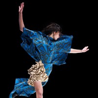 Fashion show koleksi musim dingin 2021 dari Kenzo menampilkan outerwear hingga bodysuit dengan motif floral nan cantik. Foto: dok. Filippo Fior / Courtesy of Kenzo.