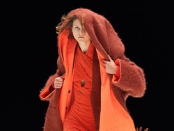 10 Koleksi Musim Dingin Kenzo 2021, Busana Geometris Hingga Floral