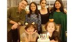 Kompaknya Ussy Sulistiawaty dan Keluarga Saat Makan Bersama