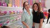 Meski sudah berusia 39 tahun, Ussy tampak seperti kakak adik dengan sang putri ya? Foto: Instagram @ussypratama