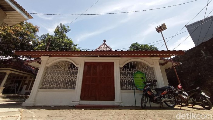 Langgar Tirta Sumirat Keraton Kacirebonan, Kota Cirebon