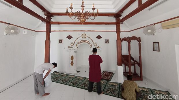 Langgar Tirta Sumirat Keraton Kacirebonan, Kota Cirebon
