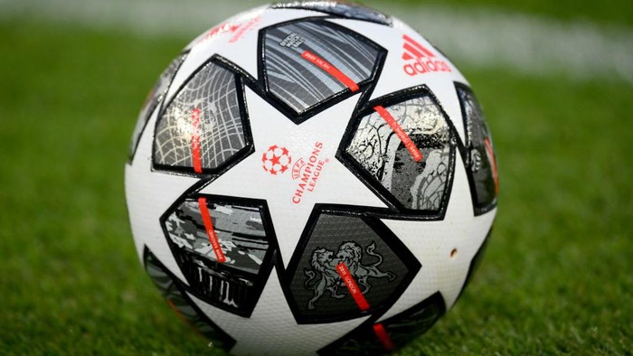 PARIS, FRANCE - APRIL 13: A detailed view of the match ball prior to  during the UEFA Champions League Quarter Final Second Leg match between Paris Saint-Germain and FC Bayern Munich at Parc des Princes on April 13, 2021 in Paris, France. Sporting stadiums around France remain under strict restrictions due to the Coronavirus Pandemic as Government social distancing laws prohibit fans inside venues resulting in games being played behind closed doors. (Photo by Matthias Hangst/Getty Images)