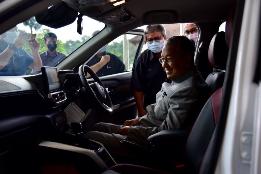 Mahathir Mohamad Terima Kembaran Daihatsu Rocky