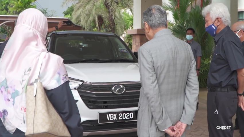 Mahathir Mohamad Terima Kembaran Daihatsu Rocky