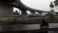 Tersisa 2 kilometer lagi yang membuat tol belum terhubung. Seperti diketahui, interchange Km 149 merupakan bagian dari tol dalam kota Bandung Intra Urban Tol Road (BIUTR).