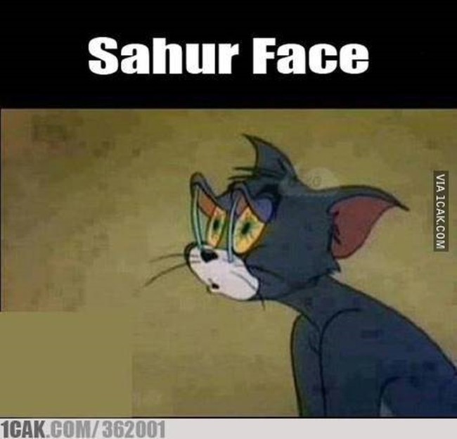 Ya namanya juga harus bangun pagi ya.. Mata rasanya masih pengen nutup tapi apa daya harus sahur. Yuk semangat puasa! Foto: 1cak.com