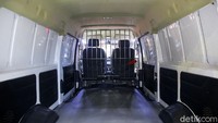 DFSK Gelora E sudah memiliki perlindungan tegangan tinggi, tahan debu dan air (hingga standar IP67), dan sistem perlindungan baterai yang ketat untuk memastikan keamanan baterai dalam kondisi ekstrem. Bicara ukuran, DFSK Gelora series memiliki dimensi 4.500mm x 1.680mm x 2.000mm (PxLxT) dengan dukungan kabin ekstra luas dan lapang. Untuk model minibus, DFSK Gelora memiliki pengaturan 7 tempat duduk penumpang. Sedangkan untuk model blind van, panjang kabin mencapai 2,63m (luas 4,8 meter cubic).