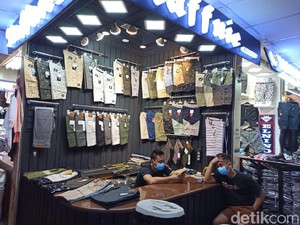 Vaksinasi Ngefek Genjot Pengunjung di Pasar Tanah Abang?