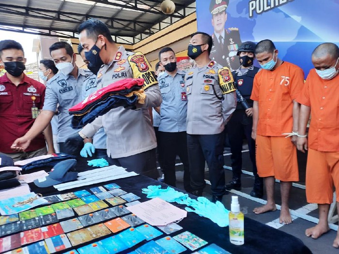 Pelaku pembobolan ATM ditangkap.
