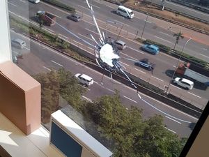 Dari Mana Asal Peluru Nyasar ke Gedung di TB Simatupang?