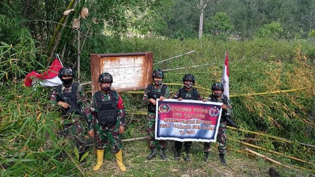 Penemuan patok tapal batas yang bergeser dan rawan hilang di Nananoe, oleh Satgas Pamtas RI-RDTL Yonif 742/SWY. (TNI AD)