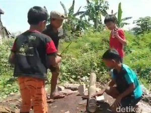 Melihat Bocah di Kota Pasuruan Main Meriam Bambu Saat Ngabuburit