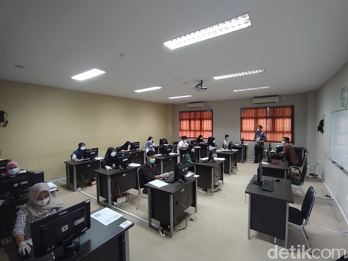 Peserta UTBK SBMPTN saat mengerjakan soal. (foto: Eko Susanto/detikcom)