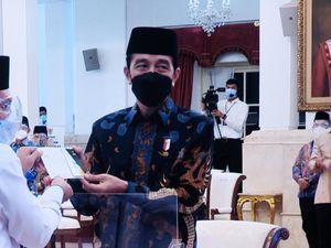 Jokowi Colek Pejabat Negara-Bos BUMN Bayar Zakat!