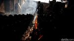 Raup Cuan Lewat Penjualan Lemang di Bulan Ramadhan