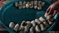 Di bulan suci Ramadhan, perajin menyebut mengalami peningkatan permintaan lemang. Di bulan Ramadhan, perajin dapat membuat lemang 200-300 lemang per hari.