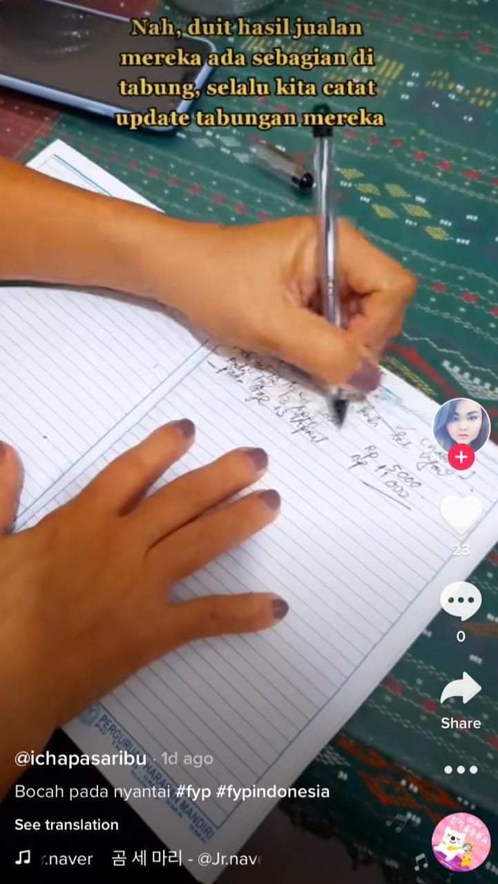 Seru! Wanita Ini Ajak Anak-anak di Kompleks Rumahnya Jualan Makanan